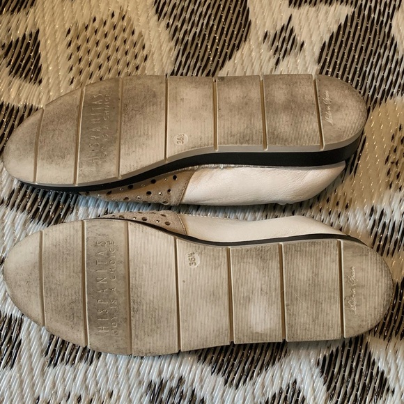 Tan and Black Flats for Effortless Style - Picture 9 of 11